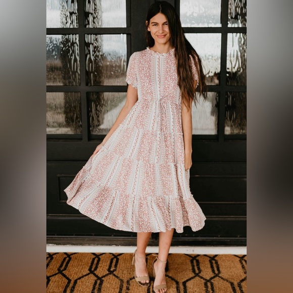 Hello Honey Tiered Floral Midi Dress Size M/L - Picture 2 of 8